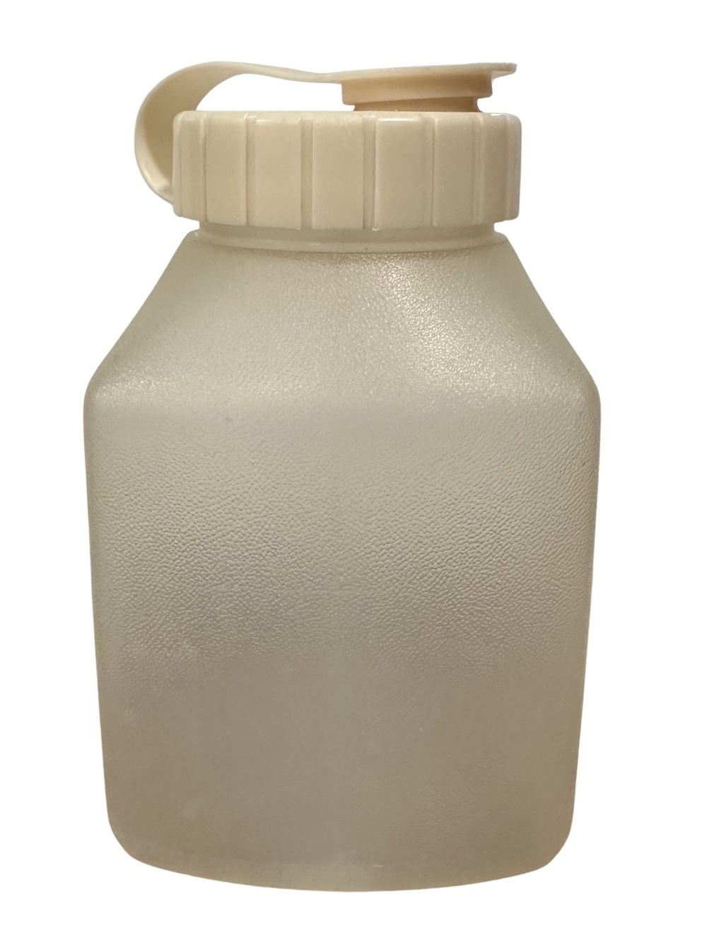 Vintage Rubbermaid Servin Saver 1 Pint Drink Container with Almond Flip Top Lid